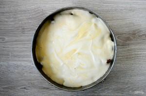 Шарлотка с яблоками и вишней - фото шаг 6
